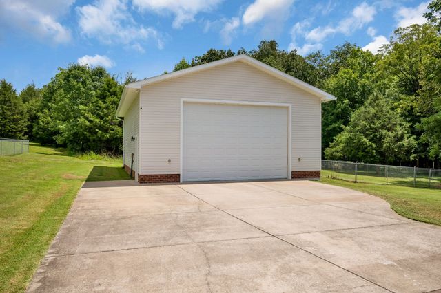 106 Sherrolyn Ct, Burns, TN 37029