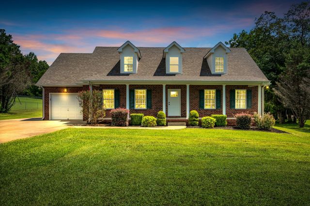 106 Sherrolyn Ct, Burns, TN 37029