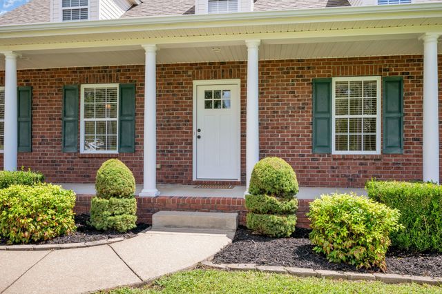 106 Sherrolyn Ct, Burns, TN 37029