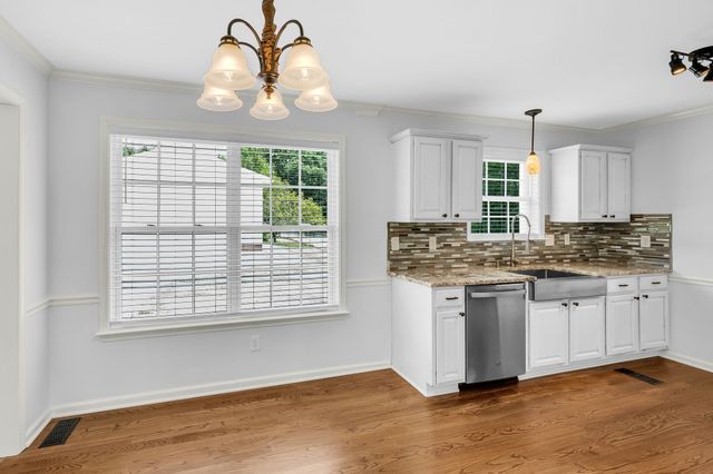 106 Sherrolyn Ct, Burns, TN 37029