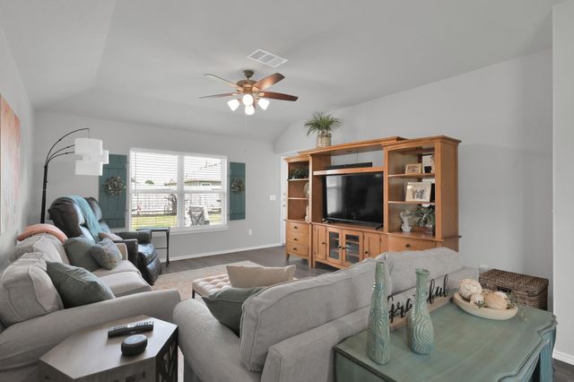 183 Bellewood Manor Drive, Magnolia, TX 77354