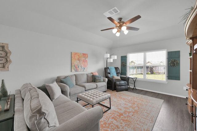 183 Bellewood Manor Drive, Magnolia, TX 77354