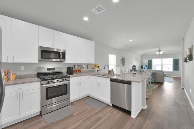 183 Bellewood Manor Drive, Magnolia, TX 77354