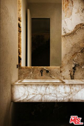 18911 Ringling Street, Tarzana (los Angeles), CA 91356