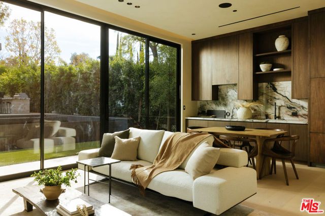 18911 Ringling Street, Tarzana (los Angeles), CA 91356