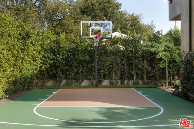 18911 Ringling Street, Tarzana (los Angeles), CA 91356