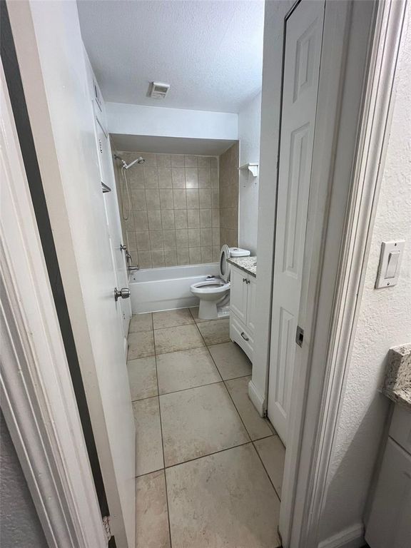 Image 6 of property listing at 5773 GATLIN AVENUE 617, Orlando, FL 32822