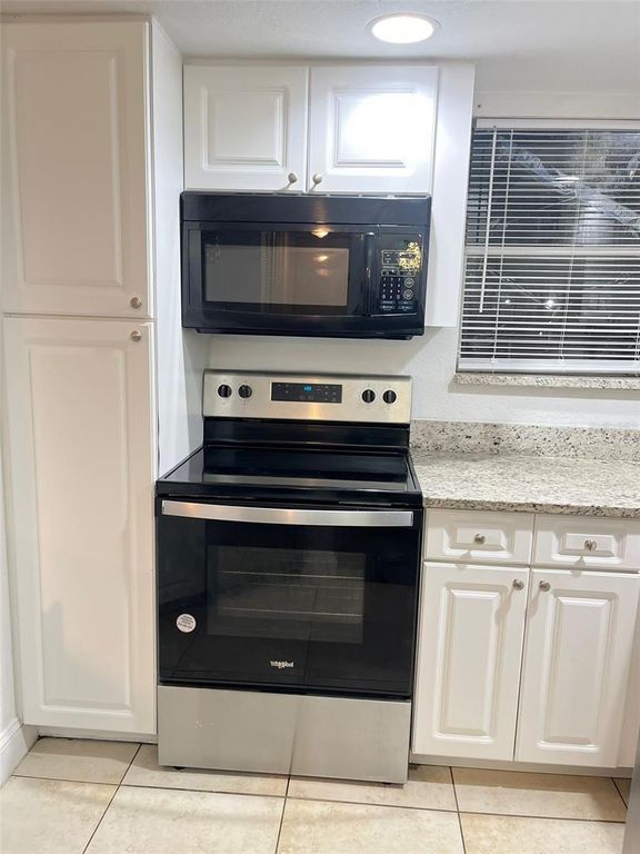 Image 8 of property listing at 5773 GATLIN AVENUE 617, Orlando, FL 32822