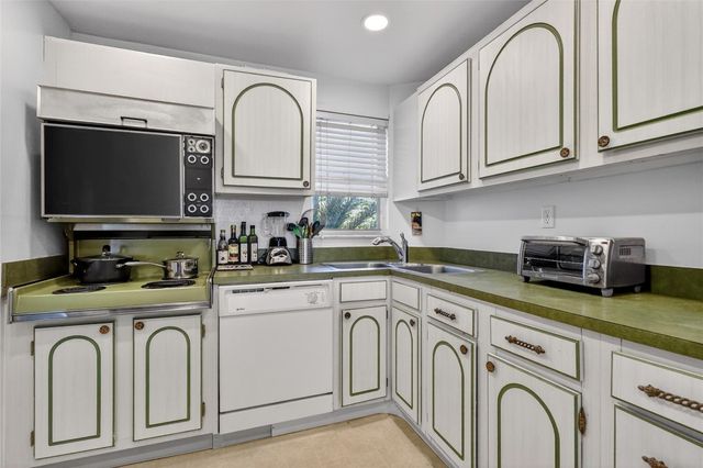 8900 Washington Boulevard 306A, Hollywood, FL 33025