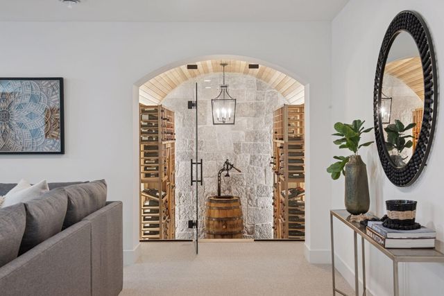 105 Walker Avenue N, Wayzata, MN 55391