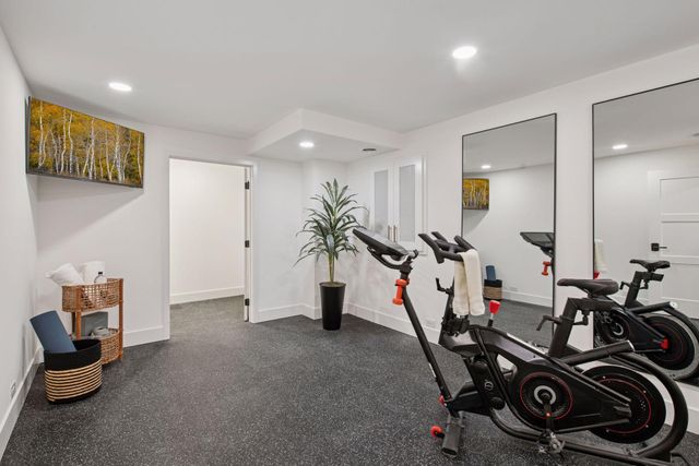 105 Walker Avenue N, Wayzata, MN 55391