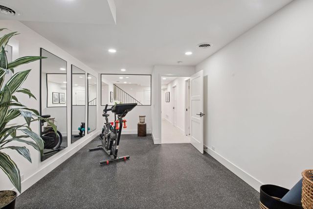 105 Walker Avenue N, Wayzata, MN 55391