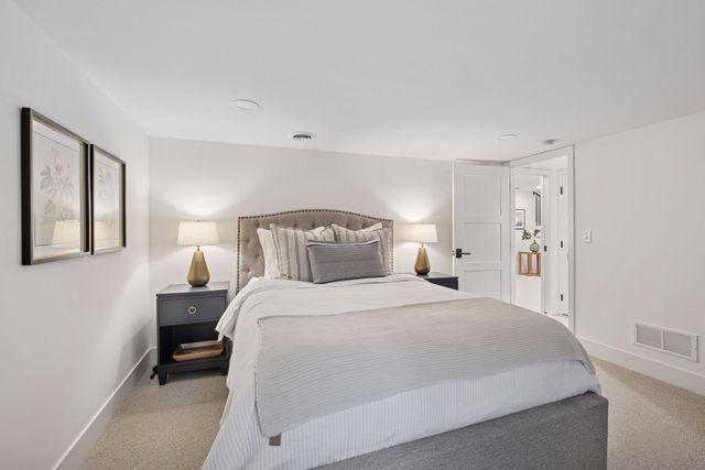 105 Walker Avenue N, Wayzata, MN 55391