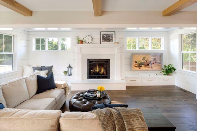 105 Walker Avenue N, Wayzata, MN 55391