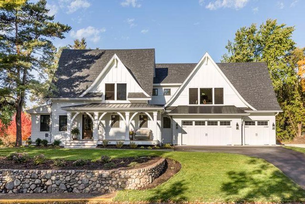 105 Walker Avenue N, Wayzata, MN 55391