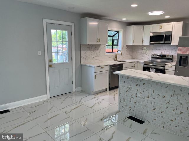 2405 LIMESTONE RD, Wilmington, DE 19808