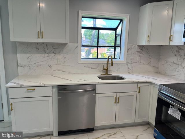 2405 LIMESTONE RD, Wilmington, DE 19808