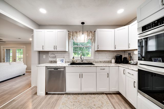 1112 Belmont Dr, Cookeville, TN 38506