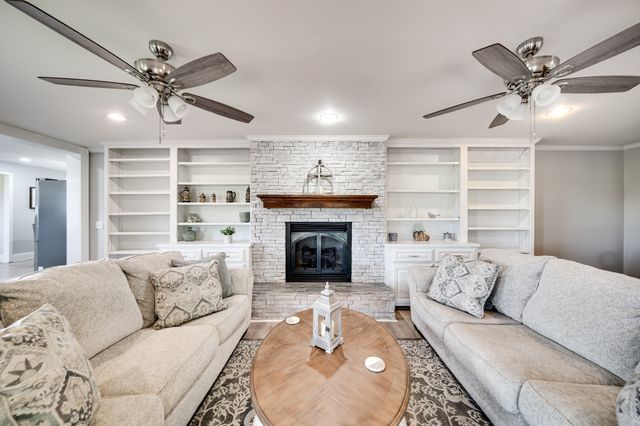 1112 Belmont Dr, Cookeville, TN 38506