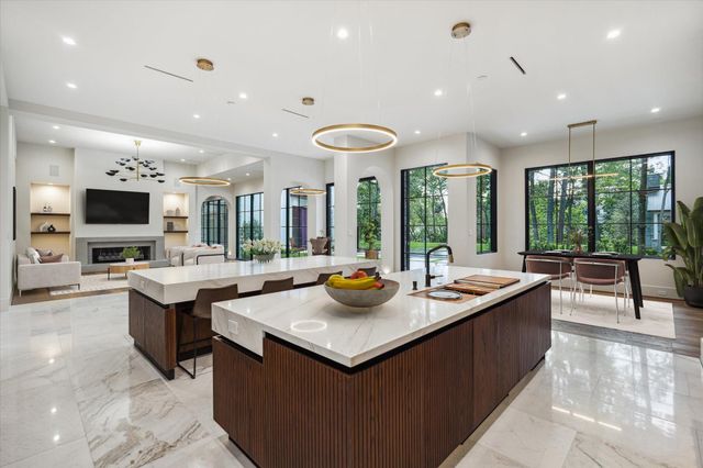 813 W Friar Tuck Lane, Houston, TX 77024