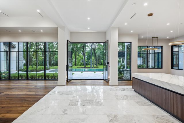 813 W Friar Tuck Lane, Houston, TX 77024