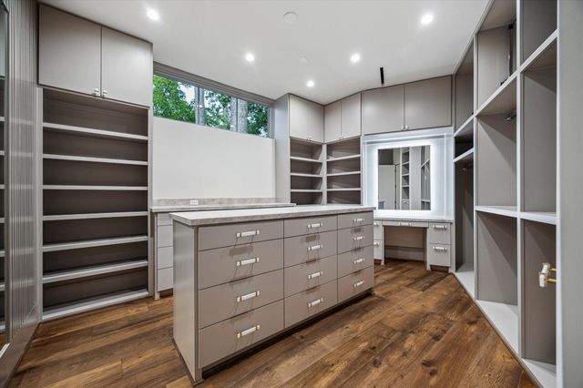 813 W Friar Tuck Lane, Houston, TX 77024