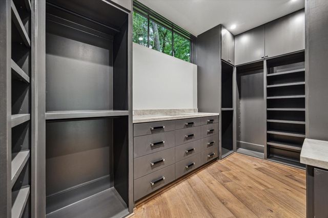 813 W Friar Tuck Lane, Houston, TX 77024