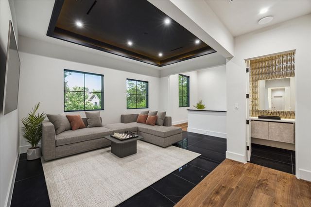 813 W Friar Tuck Lane, Houston, TX 77024