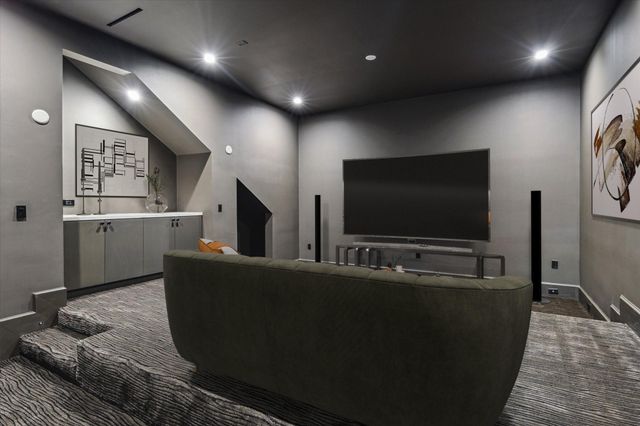 813 W Friar Tuck Lane, Houston, TX 77024
