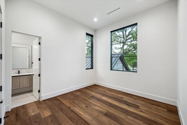 813 W Friar Tuck Lane, Houston, TX 77024