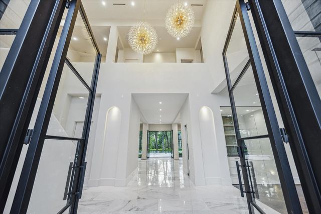 813 W Friar Tuck Lane, Houston, TX 77024