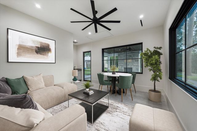 813 W Friar Tuck Lane, Houston, TX 77024