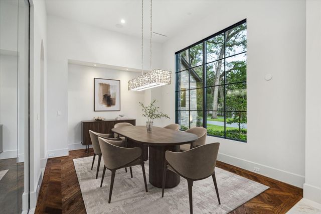 813 W Friar Tuck Lane, Houston, TX 77024