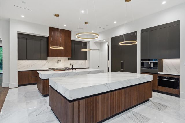 813 W Friar Tuck Lane, Houston, TX 77024
