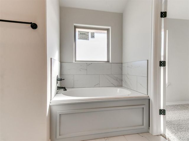 548 Cherrybark Drive, Washington, OK 73093