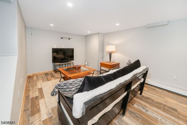 26 Greendale Ave, Pequannock Twp., NJ 07444