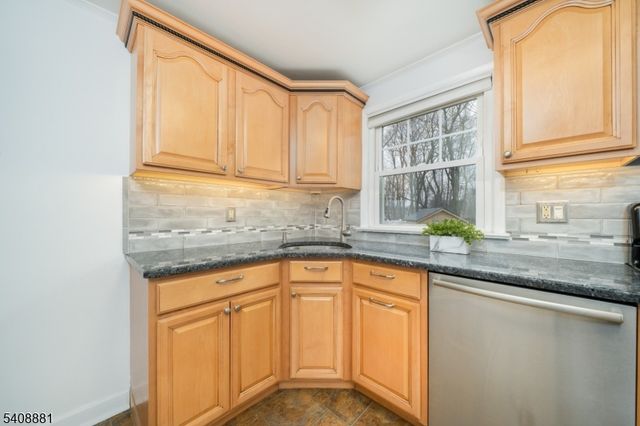 26 Greendale Ave, Pequannock Twp., NJ 07444