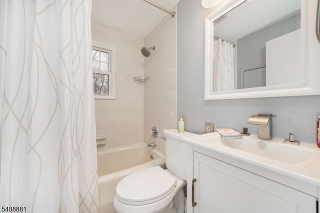 26 Greendale Ave, Pequannock Twp., NJ 07444