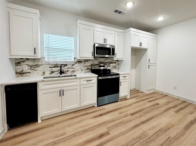 2916 Hemphill Street, Greenville, TX 75401