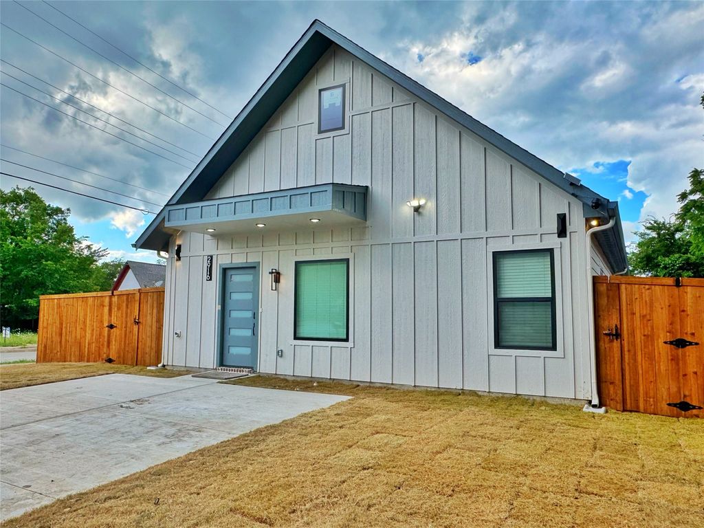 2916 Hemphill Street, Greenville, TX 75401