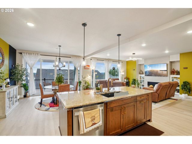 15154 Sw FLATCREEK Ln, Portland, OR 97224