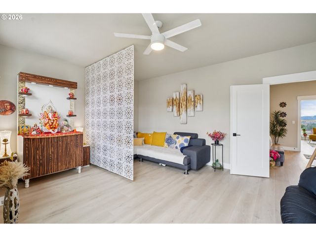 15154 Sw FLATCREEK Ln, Portland, OR 97224