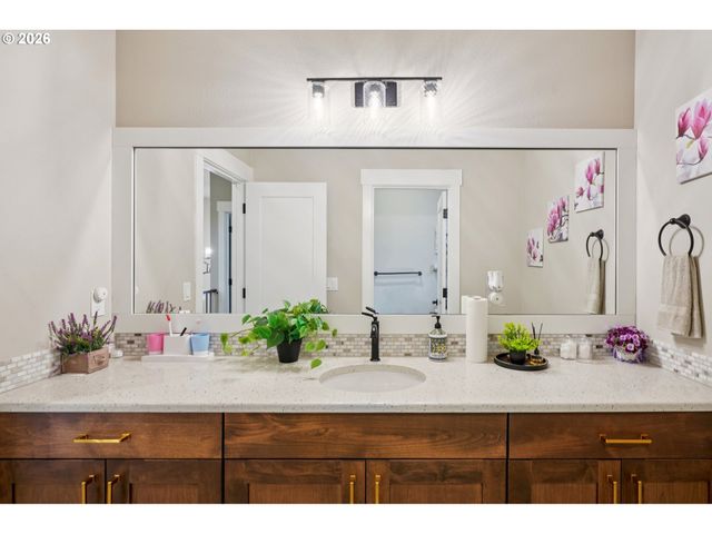 15154 Sw FLATCREEK Ln, Portland, OR 97224