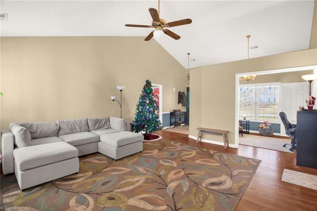 1505 Fiddlers Knoll Drive, Kernersville, NC 27284