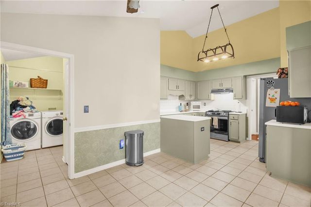 1505 Fiddlers Knoll Drive, Kernersville, NC 27284