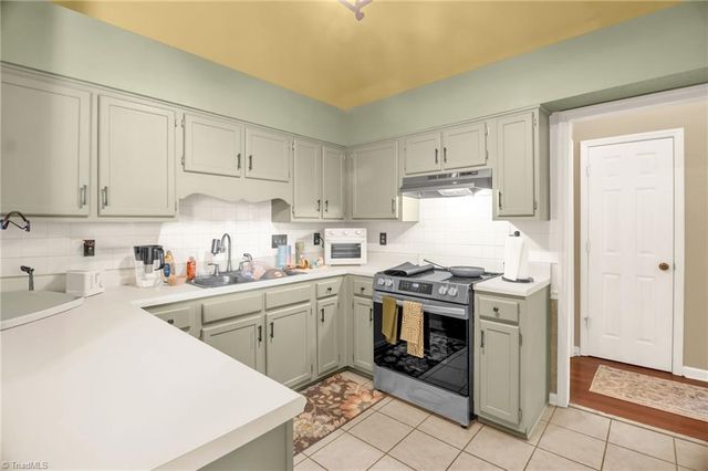 1505 Fiddlers Knoll Drive, Kernersville, NC 27284