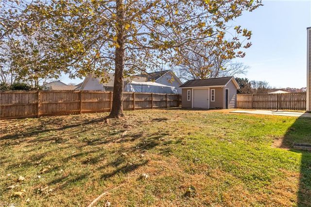 1505 Fiddlers Knoll Drive, Kernersville, NC 27284