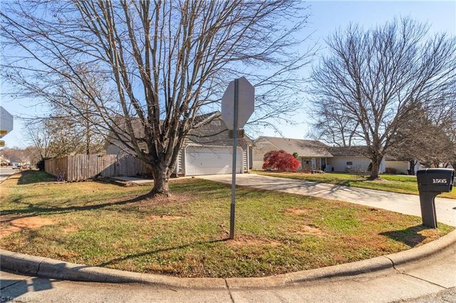 1505 Fiddlers Knoll Drive, Kernersville, NC 27284