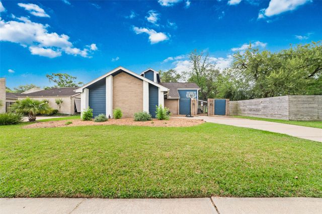 16374 Larkfield Drive, Houston, TX 77059