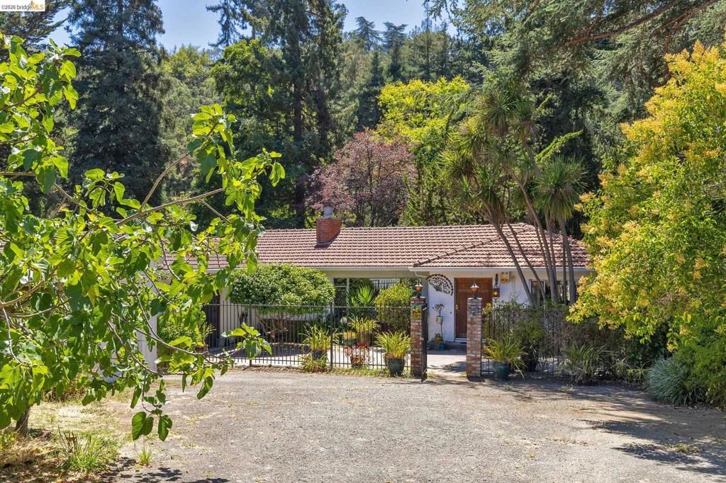 Image 1 of property listing at 8975 Golf Links Rd, Oakland, CA 94605
